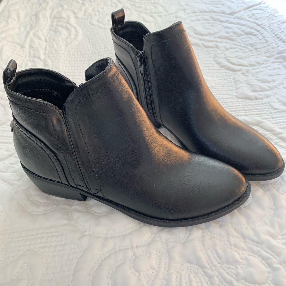 G By Guess Women’s Sz. 6 Booties